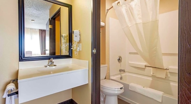 Номер Standard Quality Inn & Suites Lincoln North