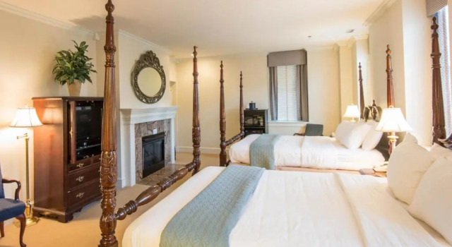 Четырёхместный номер Deluxe Fort Harrison State Park Inn