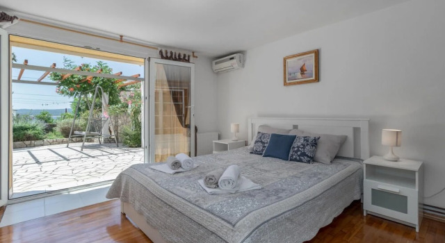 Stunning Apartment in Crikvenica With 2 Bedrooms and Wifi, Забронировать Апартаменты/квартира Отели Приморско-Горанской жупания с парковкой, Парковка