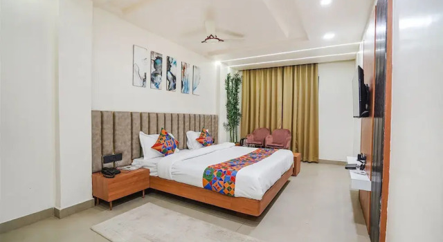Fabhotel Shrinath Casa Inn