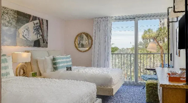 Четырёхместный номер Standard Plunge Beach Resort
