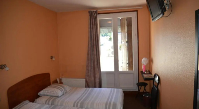 Трёхместный номер Standard Le Cheval Noir Hôtel Paris Pantin