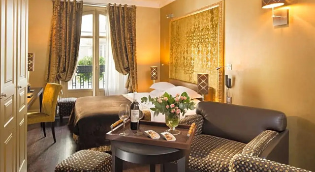 Четырёхместный номер Deluxe Hotel Ares Eiffel