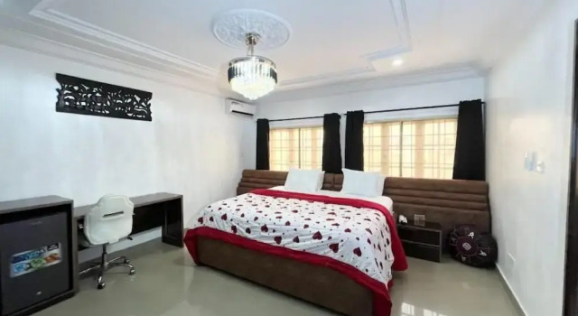 Deluxe Indulgence Hotel and Suites, Prenota Hotel Hotel a Bwari con parcheggio, Parcheggio