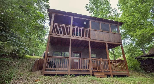 Er65 - Eagles Point - Great Location. Close To All The Action! 2 Bedroom Cabin by RedAwning