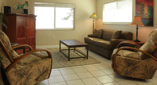 Beach Place Guesthouses, Varaa Hotelli Hotellit Space Coast pysäköinnillä, Pysäköinti