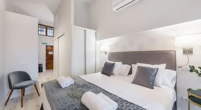Apartment 1Bd With Balcony in Plaza Mayor Square. Plaza Mayor II, Забронировать Апартаменты/квартира Апартаменты Мадрида, рядом с Театр Монументал, Апартаменты/квартира