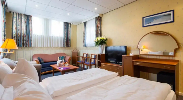 Полулюкс Grand Hotel Monopole