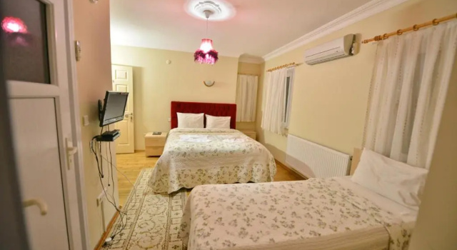Трёхместный номер Standard Assortie La Villa Hotel