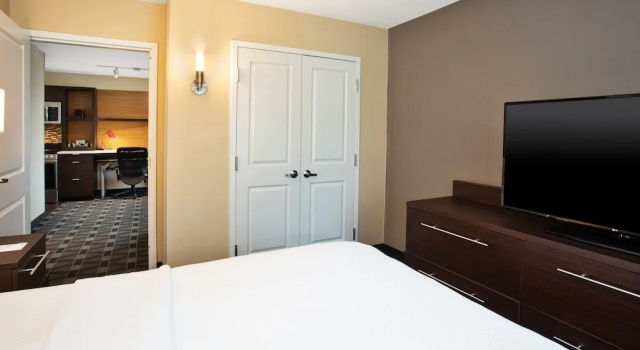 Люкс c 1 комнатой TownePlace Suites by Marriott Detroit Belleville
