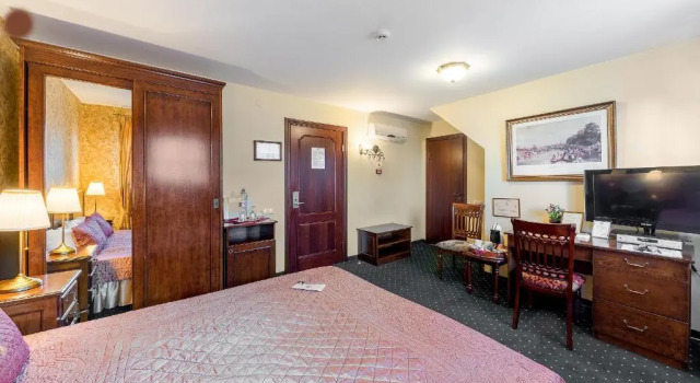 Standard Doppel Zimmer mit Seeblick Rowing Hotel
