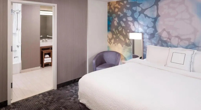Двухместный люкс c 1 комнатой Courtyard by Marriott Fort Worth at Alliance Town Center