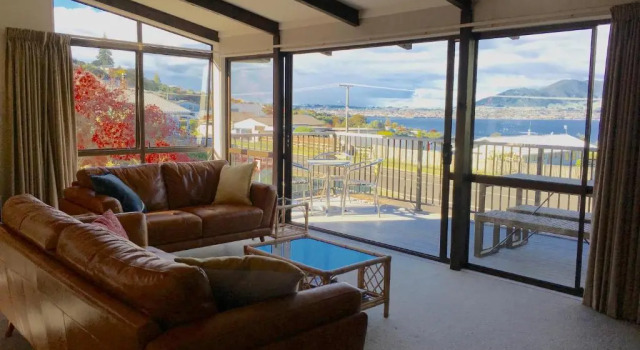 Acacia View at No 3 - Acacia Bay Holiday Home, Rezerwuj Hotel Hotele w Auckland Region z parkingiem, Parking