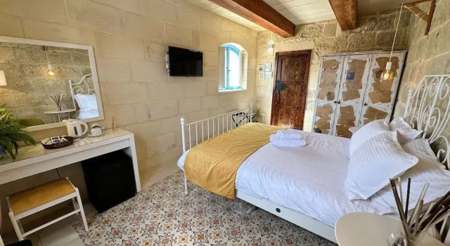 Havuz manzaralı Balkonlu Lüks çift kişilik oda Ta Gilarda Boutique Living