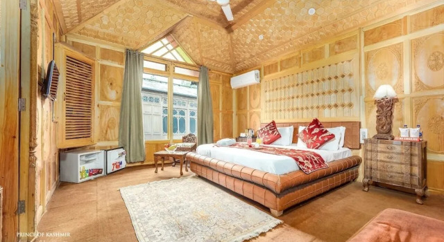 Номер Luxury Prince of Kashmir Luxury Houseboat