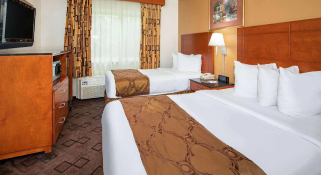 Трёхместный номер Standard Travelodge by Wyndham Burbank-Glendale