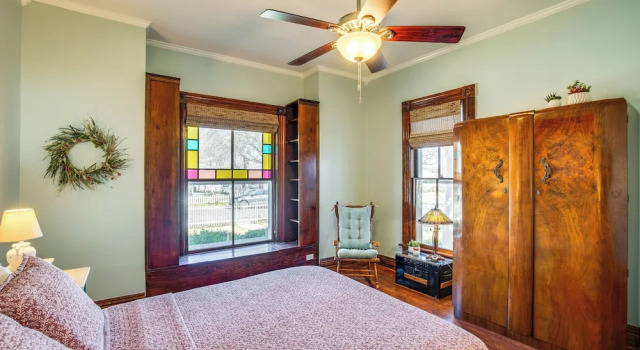 Коттедж с 3 комнатами Granbury Home w/ Fire Pit, Walk to The Square!