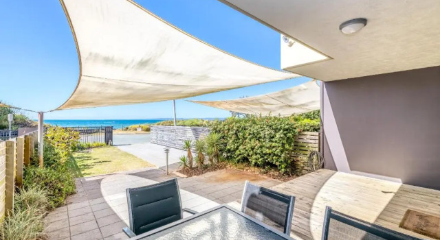 Апартаменты с 3 комнатами рядом с пляжем On The Beach Resort Bribie Island