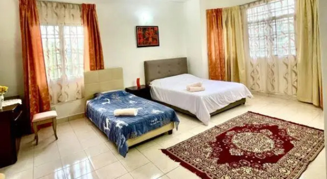 Cozy NEW Cheerful Homestay *NETFLIX & BBQ* 12 pax*