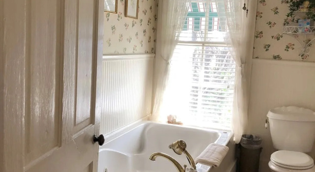 Коттедж с балконом Rosemont B&B Cottages