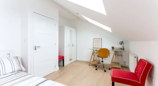Charming Brand new House in Cambridge - Sleeps 6, Забронировать Отель Отели Кембриджа 3 звезды, рядом с Колледж Сент-Джонс, 3*