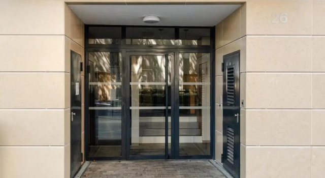 3 p 60 M2 Lesapparts Paris-Clichy terrasse équipée et wifi gratuit