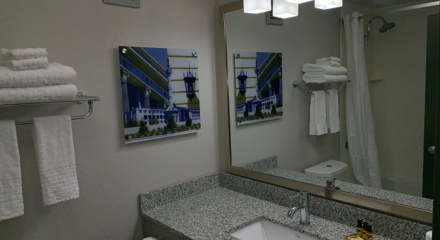 Четырёхместный номер Standard Best Western Plus Clarks Summit Scranton Hotel