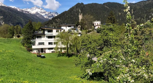 Haus Schmid, Rezerwuj Hotel Tobadill Tyrol