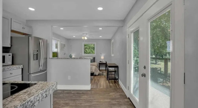 Grey Haus Casita-peaceful Hill Country Views!