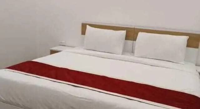 Hotel Vivaan by blue shine hospitality, Забронировать Отель Нойда штат Уттар-Прадеш