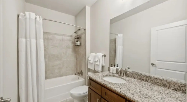 Студия Classic Kasa Village District Raleigh