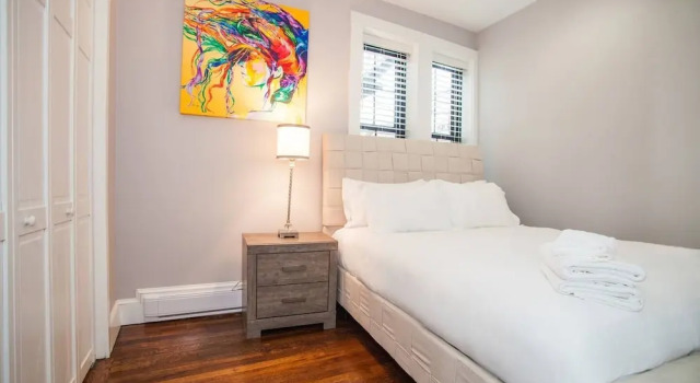 Boston Back Bay Brand New Condo Sleeps 8