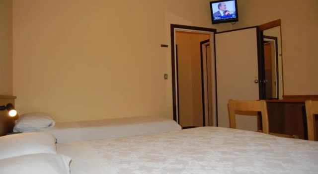 Трёхместный номер Standard с балконом и с красивым видом из окна Albergo Motel Dosdè B&B