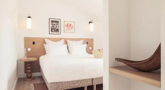 Трёхместный номер Standard Hôtel INDARRA & SPA - Piscine