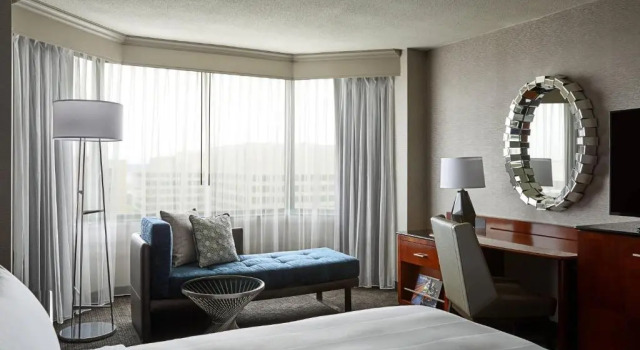 Номер Standard Crystal Gateway Marriott