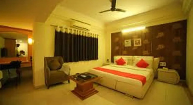 OYO 1341 Hotel Royal Inn, Rezervovat Hotel Hotely v Gujarat s parkováním, Parkování
