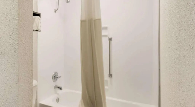 Люкс Clarion Inn & Suites Russellville I-40
