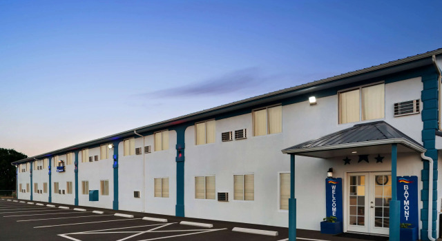 Baymont by Wyndham Hutchinson, Book Hotel Hutchinson Kansas