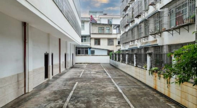 Ning'er Express Hotel, Rezerwuj Hotel Hotele w Pu'er z parkingiem, Parking