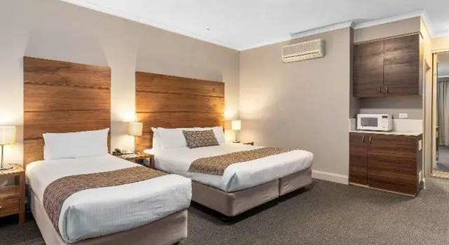 Трёхместный номер Standard Quality Hotel Dickson