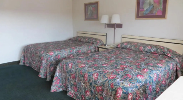 Четырёхместный номер Standard TravelStar Inn & Suites