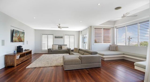 Sea Splash 75 Lorikeet Drive