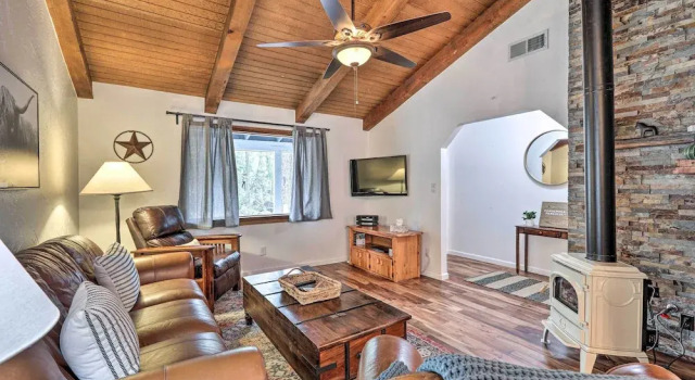 Hot Tub & Patio: Pet-friendly Cabin in Munds Park!, Book Hotel Munds Park Arizona