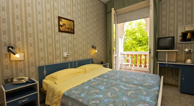 Трёхместный номер Economy с балконом Hotel Victory