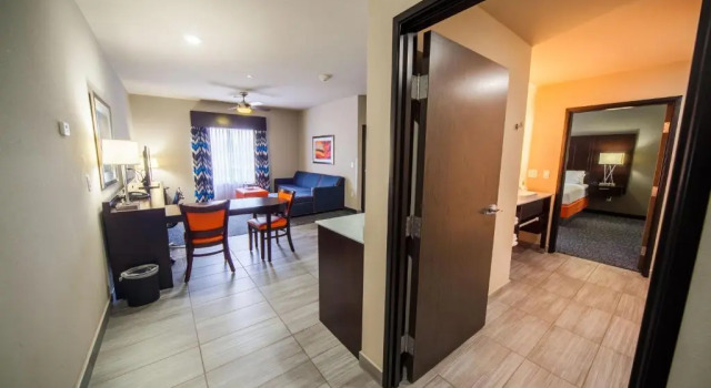 Люкс с 2 комнатами Holiday Inn Express & Suites Oklahoma City Southeast - I-35 by IHG