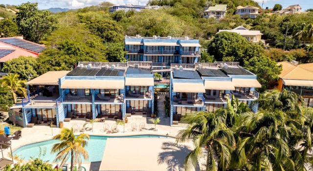 Капсула True Blue Bay Resort