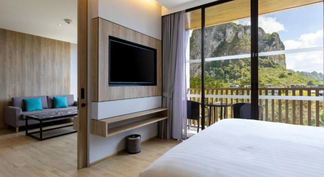 Двухместный люкс с балконом и с видом на море Holiday Inn Resort Krabi Ao Nang Beach by IHG