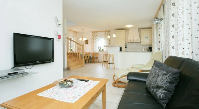 Luxurious Holiday Home in Fügen Near Ski Area, Prenota Hotel Hotel a Tirolo con parcheggio, Parcheggio