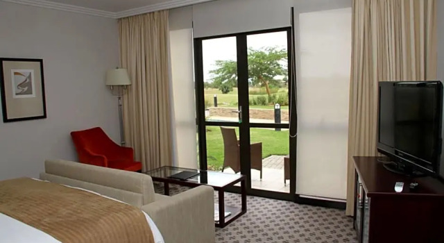 Luksusowy dwuosobowy pokój Phakalane Golf Estate Hotel Resort
