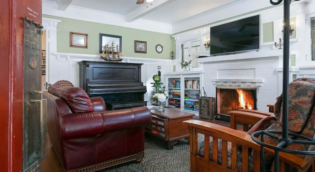 Corona Del Mar - 5 Br Home
